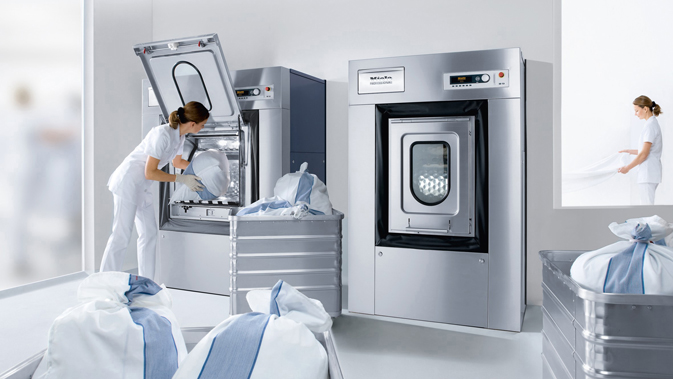 Aktuelle Generation der Miele Professional-Waschmaschinen in Trennwandausführung